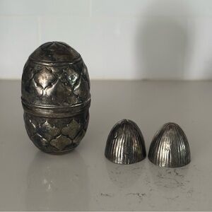 Vintage 1920’s Silver-Plated Egg Shaped Casket/Trinket Box Etched Floral Design